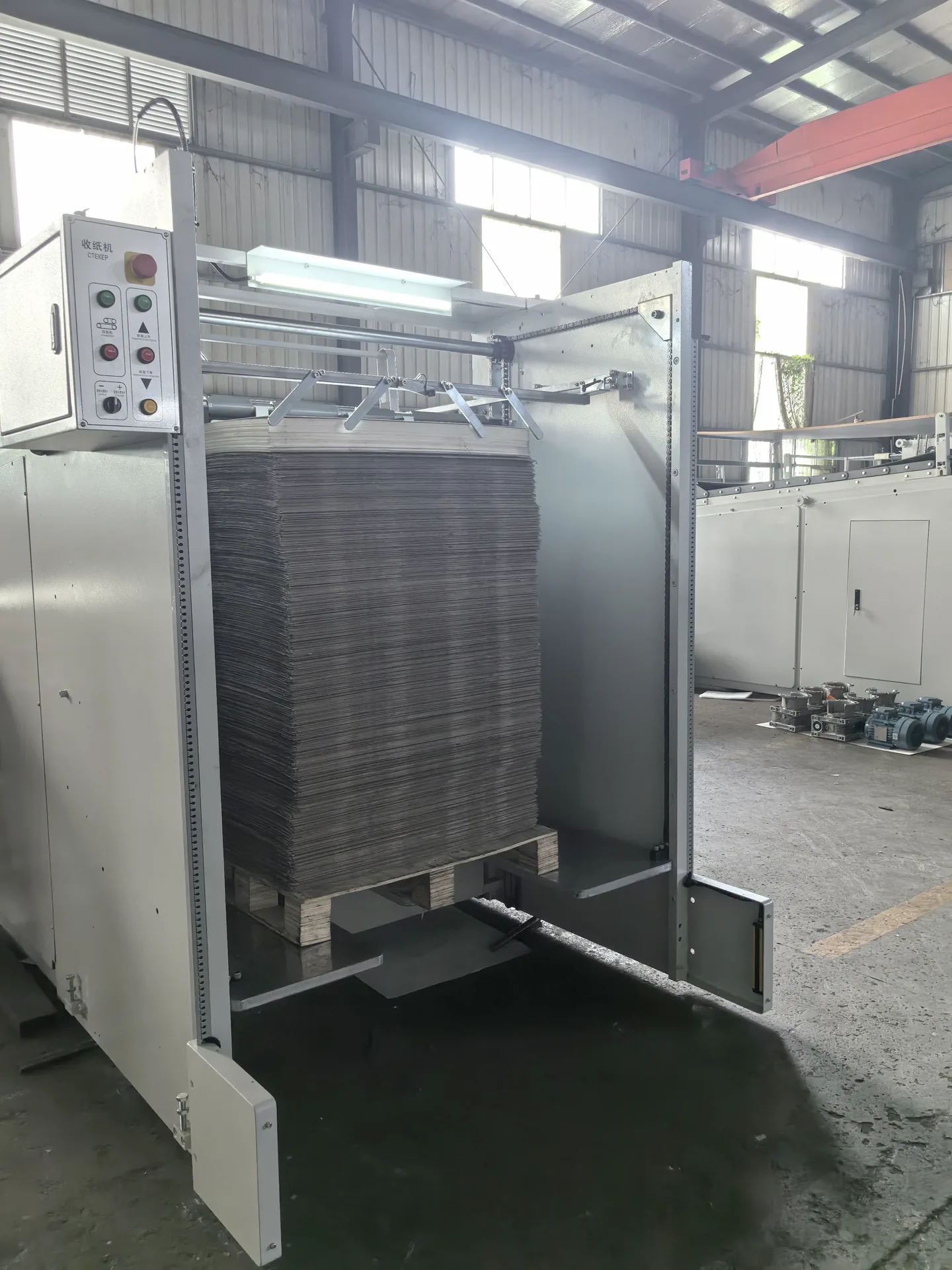 Laminated boards stacked at the DX-1207 automatic stacker after the test run