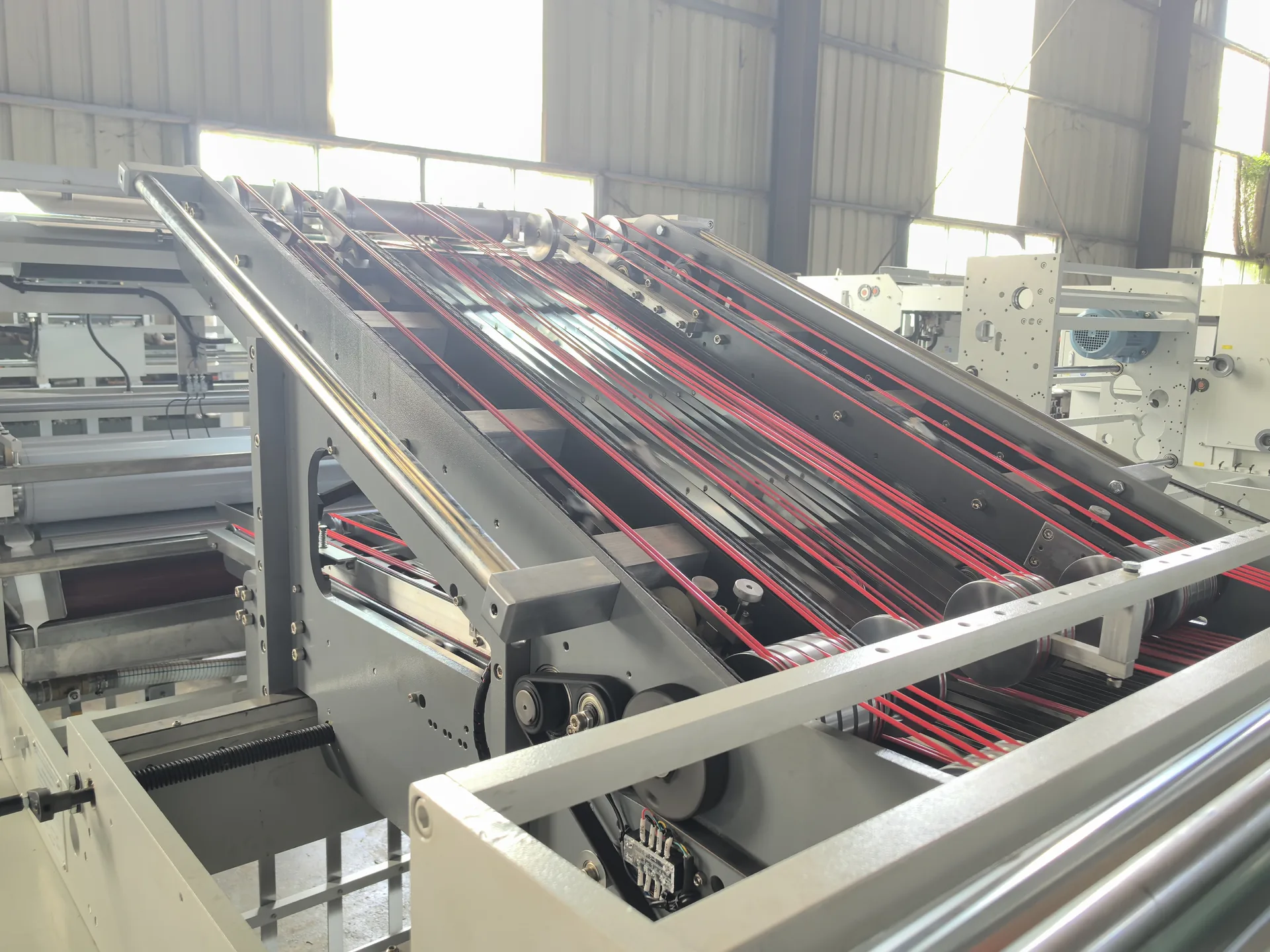 DX-1207 cardboard laminator sheet transport table with timing belts